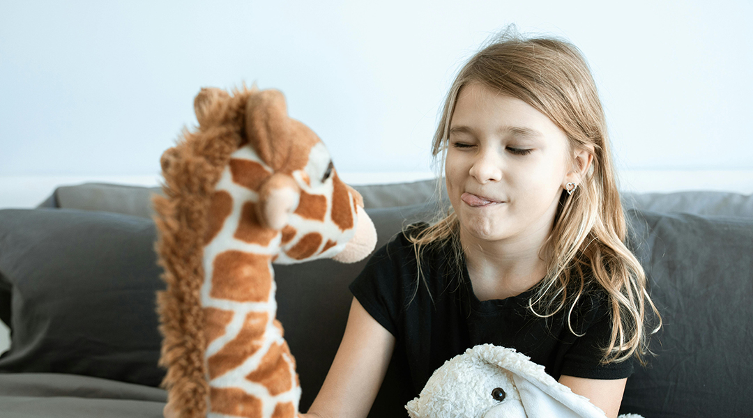 Dijete pokazuje emocije kroz igru – promjene u ponašanju kod djece